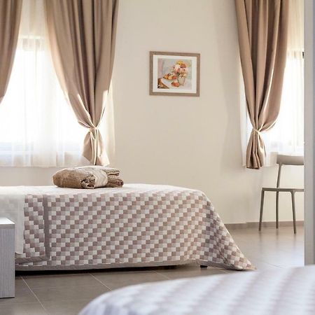 Riviera Hub Hotel Cisano sul Neva Екстериор снимка