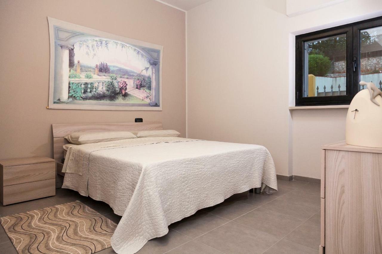 Riviera Hub Hotel Cisano sul Neva Екстериор снимка