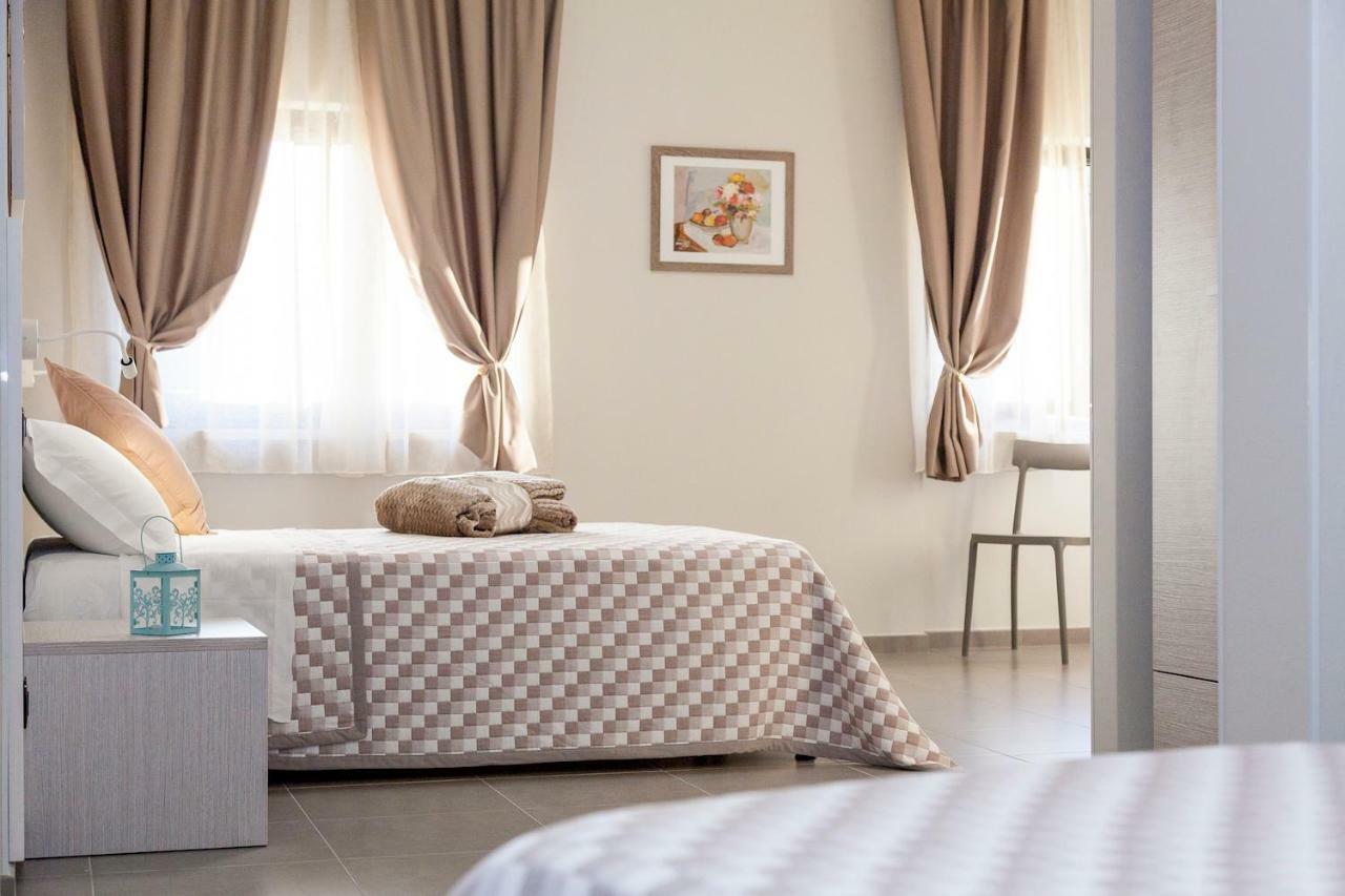 Riviera Hub Hotel Cisano sul Neva Екстериор снимка