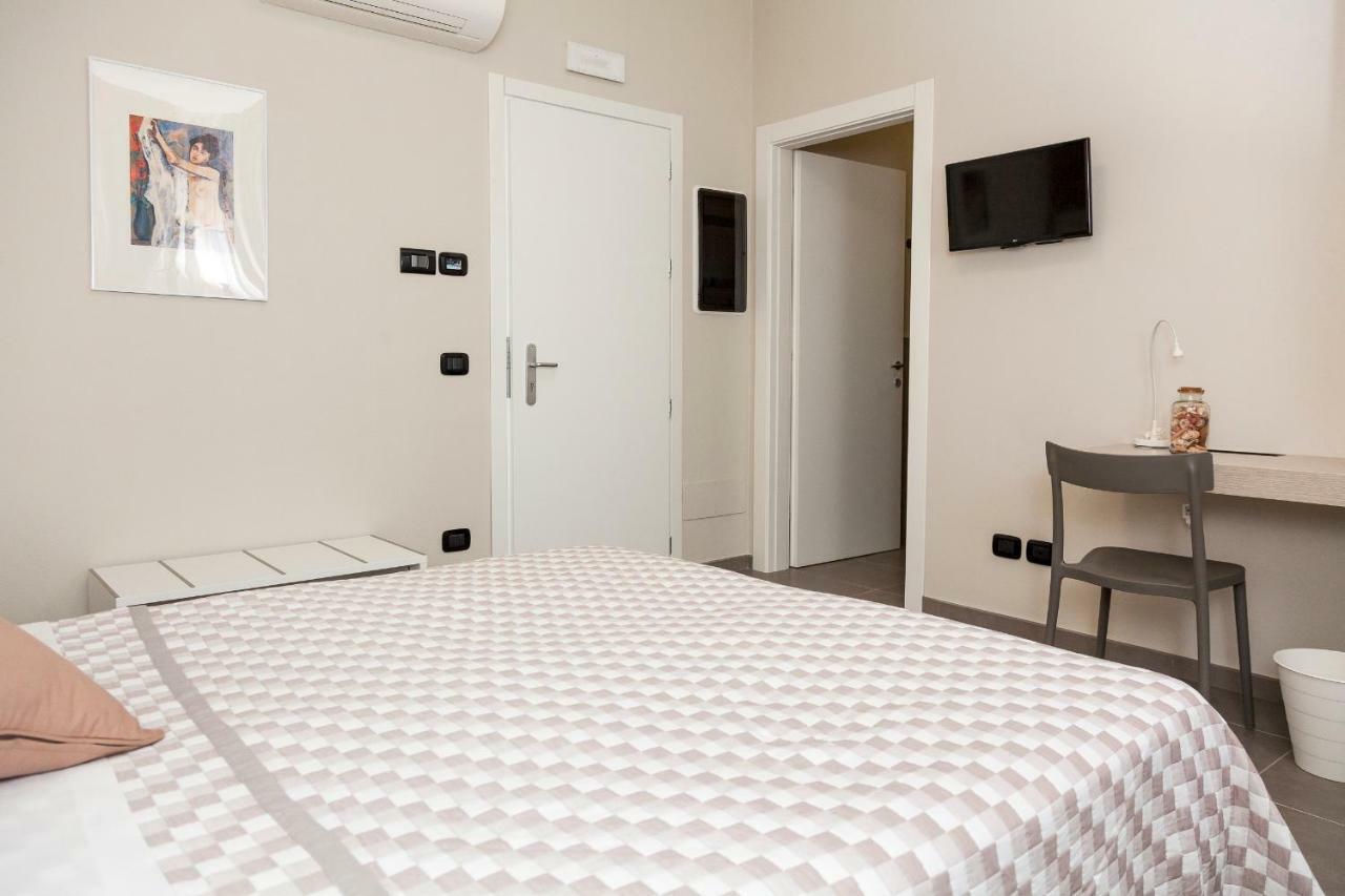 Riviera Hub Hotel Cisano sul Neva Екстериор снимка