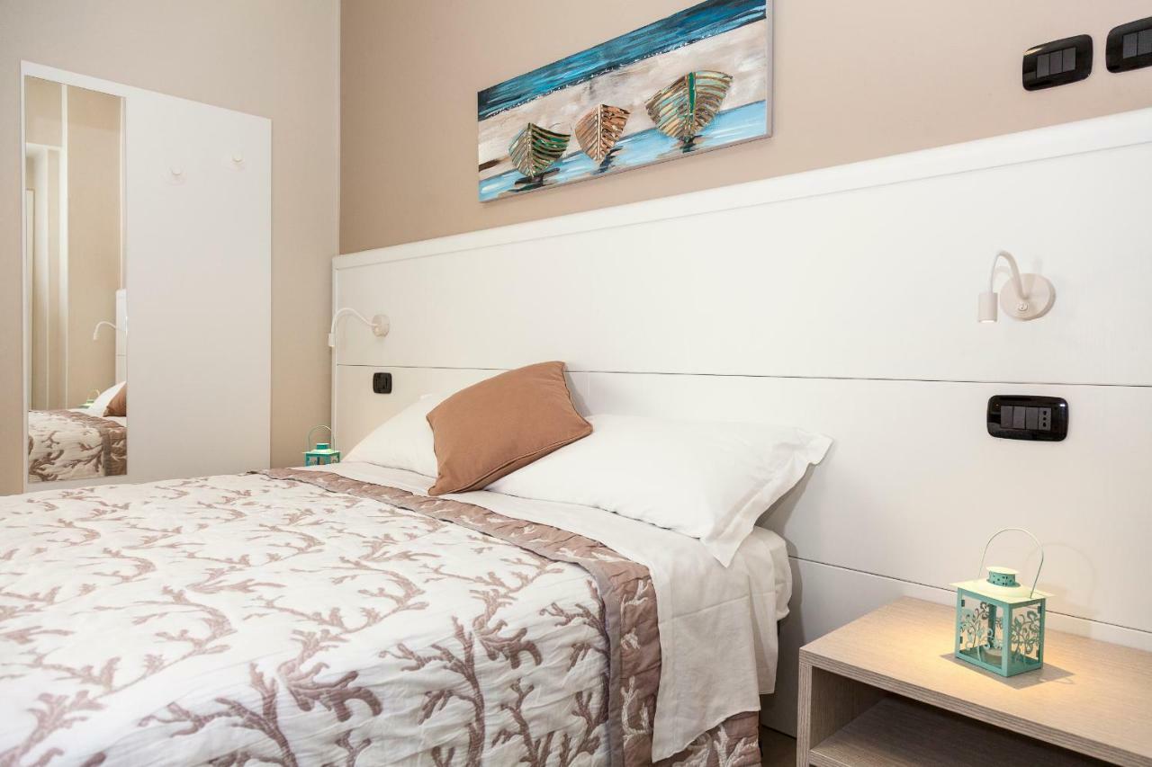 Riviera Hub Hotel Cisano sul Neva Екстериор снимка