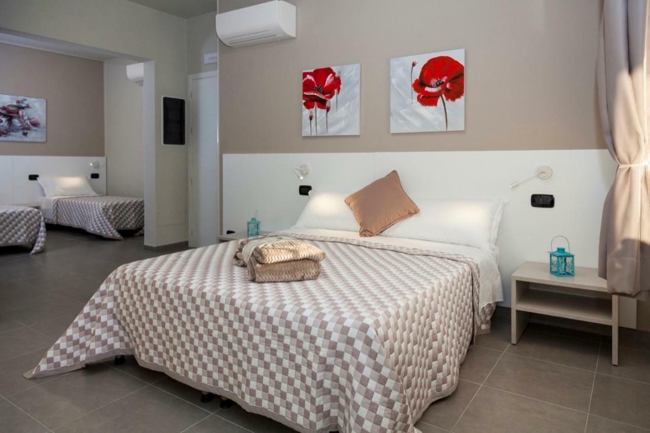 Riviera Hub Hotel Cisano sul Neva Екстериор снимка